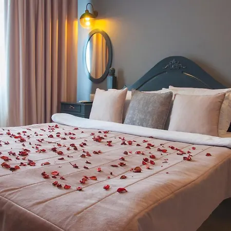 לינה וארוחת בוקר Room Room Hotel 3*