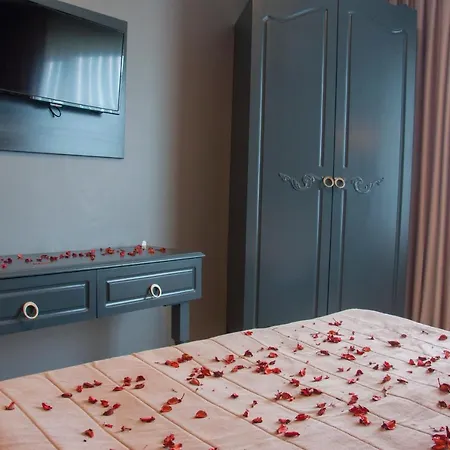 לינה וארוחת בוקר Room Room Hotel Senaiye