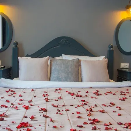Room Room Hotel Panzió Senaiye