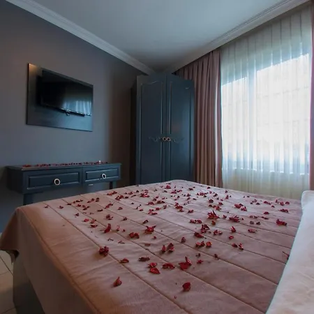 לינה וארוחת בוקר Room Room Hotel Senaiye