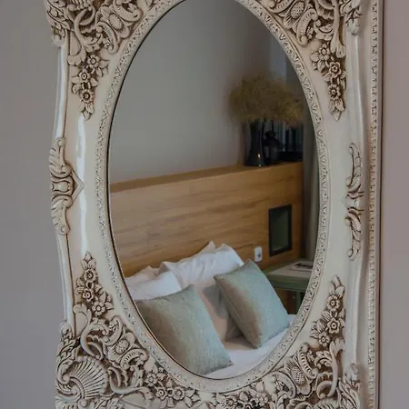 Room Room Hotel Bed & Breakfast 3*