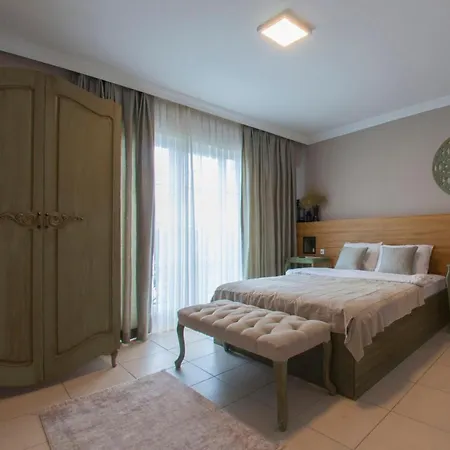 לינה וארוחת בוקר Room Room Hotel