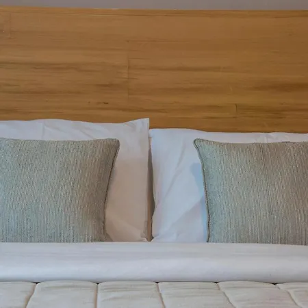 לינה וארוחת בוקר Room Room Hotel 3*