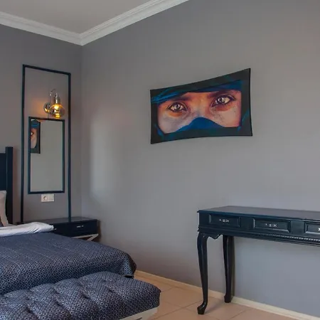 לינה וארוחת בוקר Room Room Hotel 3*