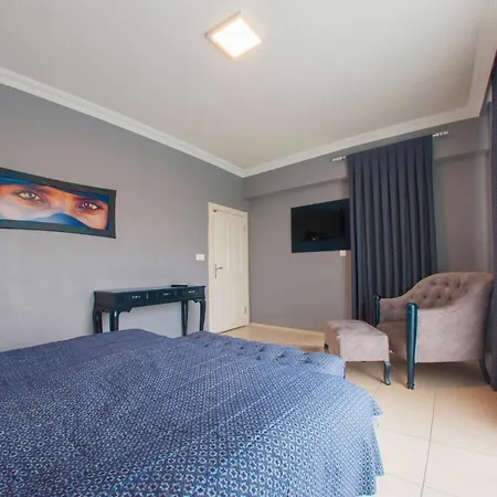 Room Room Hotel לינה וארוחת בוקר Senaiye