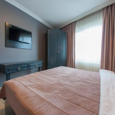 Room Room Hotel לינה וארוחת בוקר 3*