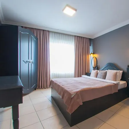 לינה וארוחת בוקר Room Room Hotel 3*