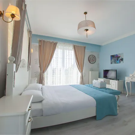 לינה וארוחת בוקר Room Room Hotel 3*