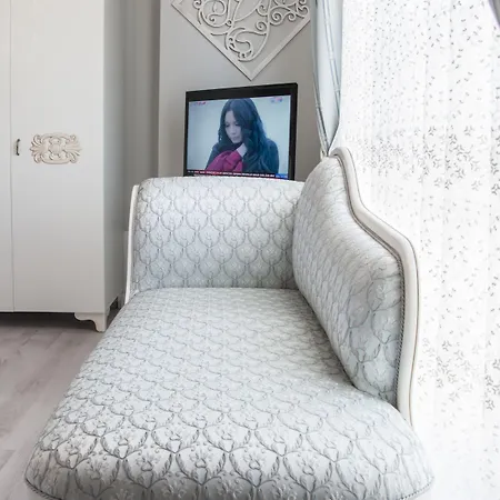 לינה וארוחת בוקר Room Room Hotel 3*