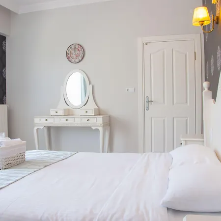 Room Room Hotel לינה וארוחת בוקר Senaiye