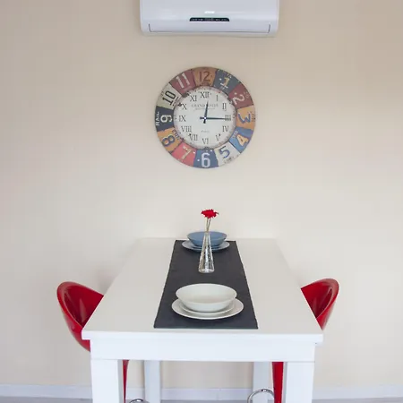 לינה וארוחת בוקר Room Room Hotel