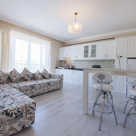 Room Room Hotel לינה וארוחת בוקר 3*