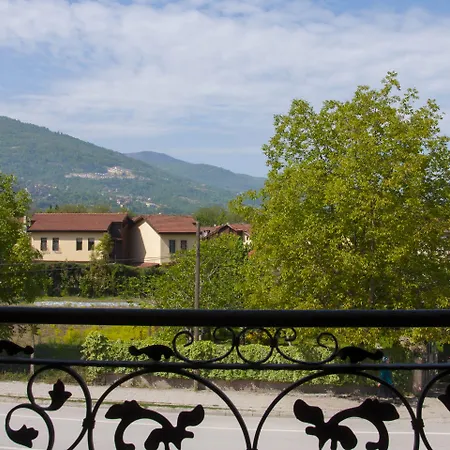 לינה וארוחת בוקר Room Room Hotel 3*